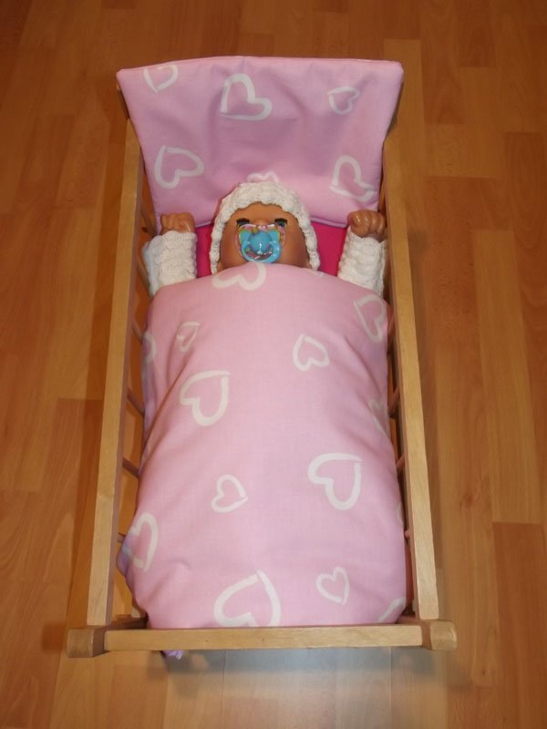 Peřinky do postýlky pro panenky Srdíčka velká růžová Peřinky do postýlky pro panenky Srdíčka velká růžová